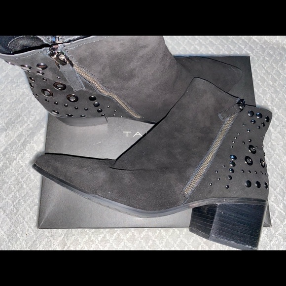 Tahari Black ankle boots , size 9 - Picture 4 of 12